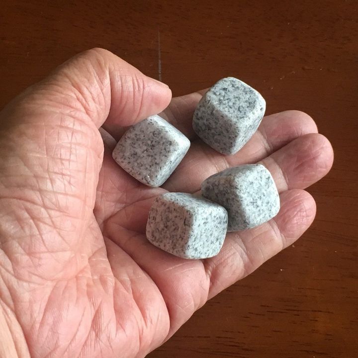 石が氷の代わりになる 不思議なダイソーの石 ストーンアイスキューブ サンキュ 石が氷の代わりになる 不思議なダイソーの石 ストーンアイスキューブ サンキュ
