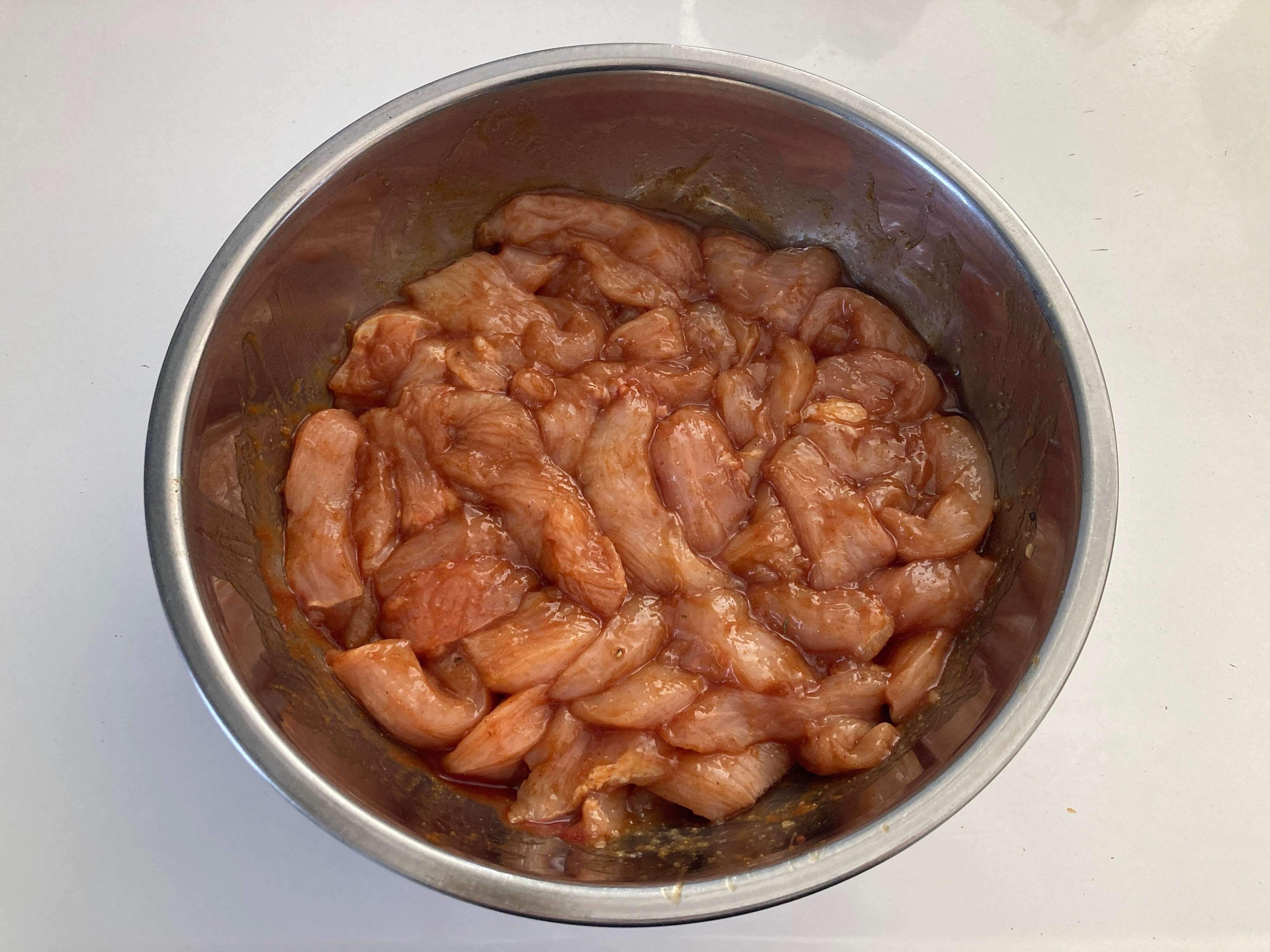 下味を揉み込んだ鶏むね