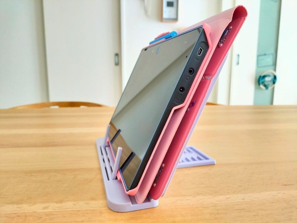 ダイソーの読書台にタブレットを置いたところ