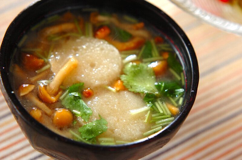 ナメコと麩のみそ汁
