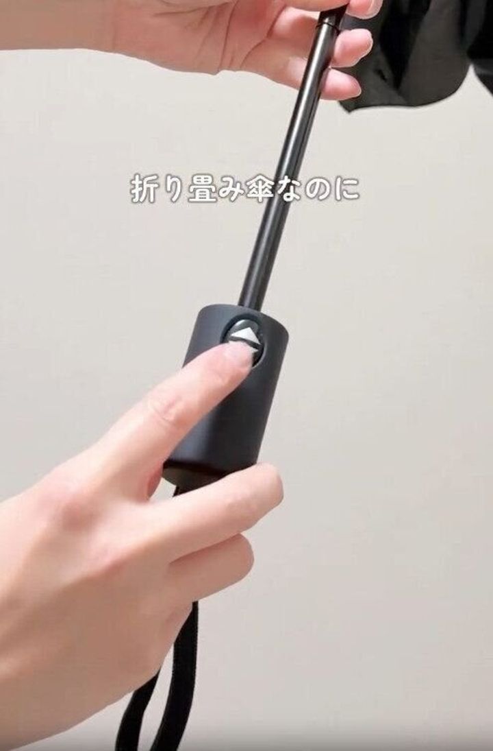 【3COINS】ボタンひとつで開閉が簡単にできる