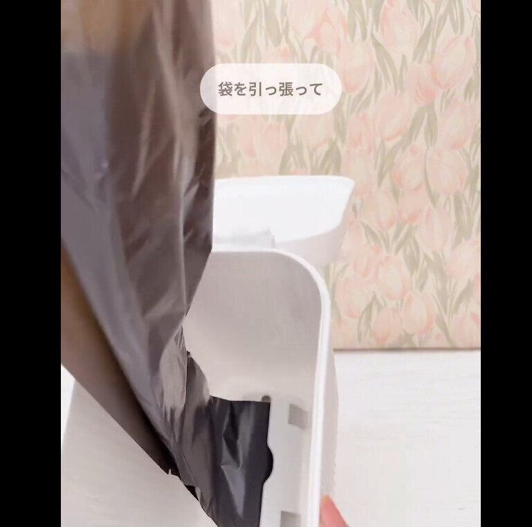 【ダイソー】下から出てきて衝撃的！ロールゴミ袋用ゴミ箱