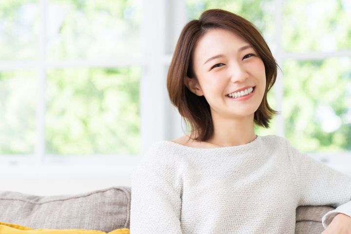 魅力的なアジアの女性リラックス
