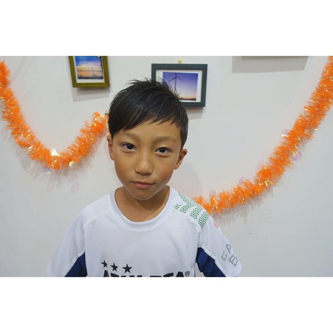 おしゃれ小学生男子の髪型・ヘアカタログ！アシメ×ツーブロックでさわやかボーイのできあがり！