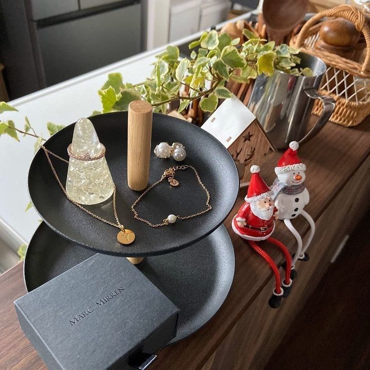 もうなくさない おしゃれすぎるアクセサリー収納アイデア63選 おすすめ100均 無印アイテムも紹介 サンキュ もうなくさない おしゃれすぎるアクセサリー収納アイデア63選 おすすめ100均 無印アイテムも紹介 サンキュ