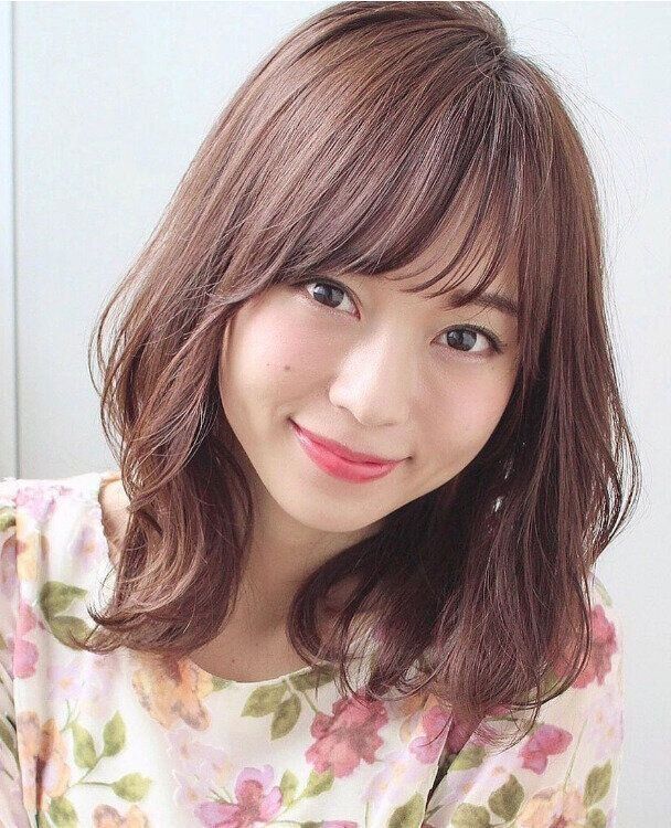 黄金バランスで悩み解消！ふわっとミディアムヘア