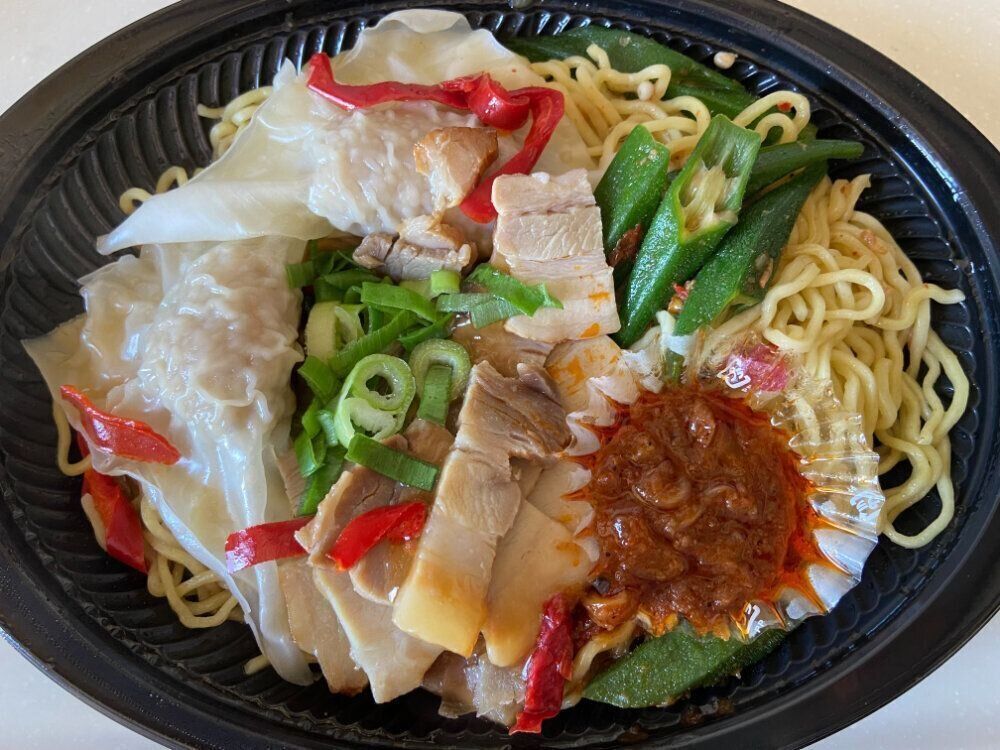 ワンタンミーのフタをとったところ