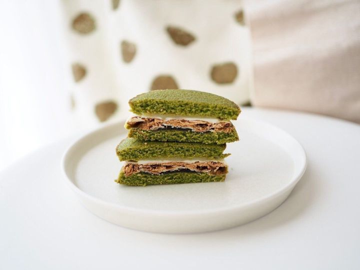 シャトレーゼ「なんばんショコラサンド 八女産抹茶」断面写真