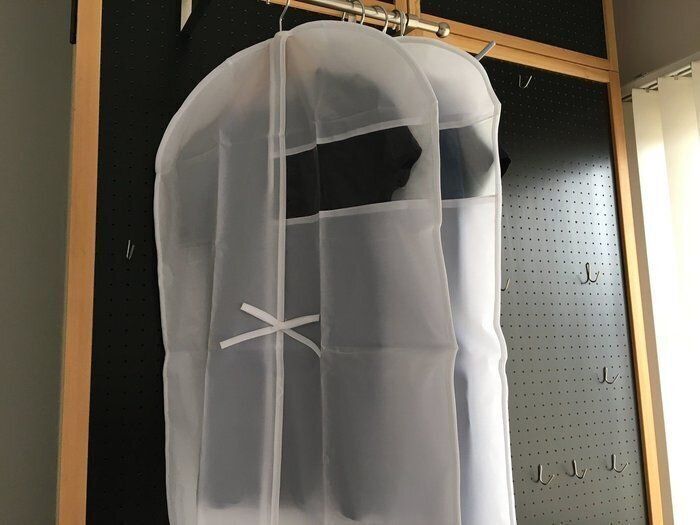 白を選んでおくとほかの収納グッズとの色味が合わないということが少ないので、長く使用してもクローゼット内がすっきり保てます。