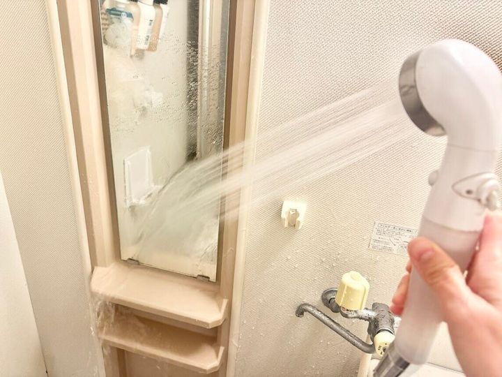 浴室を出る前にシャワーでサッと周りを洗い流す