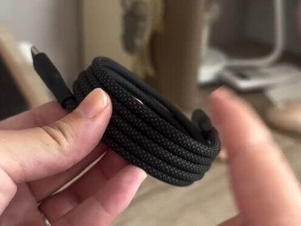 もうイライラしない!【ダイソー】「便利すぎて追加で買い足したくなる」マグネットケーブルのご紹介