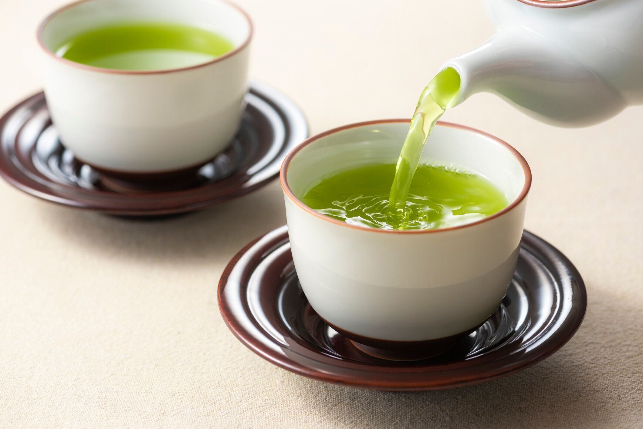 緑茶を注ぐ