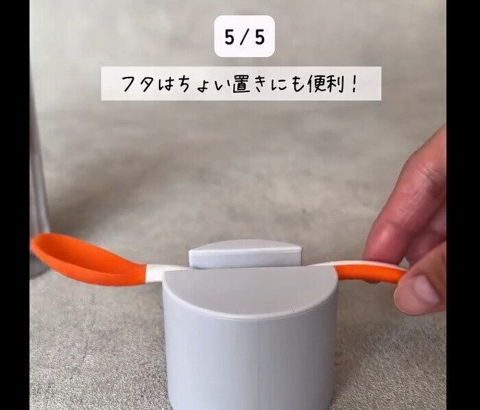 【セリア】まとめて持ち歩ける！スマホが立てられるペンケース
