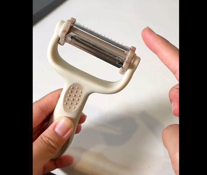 【3COINS】ホイール回すだけ！3WAYピーラー