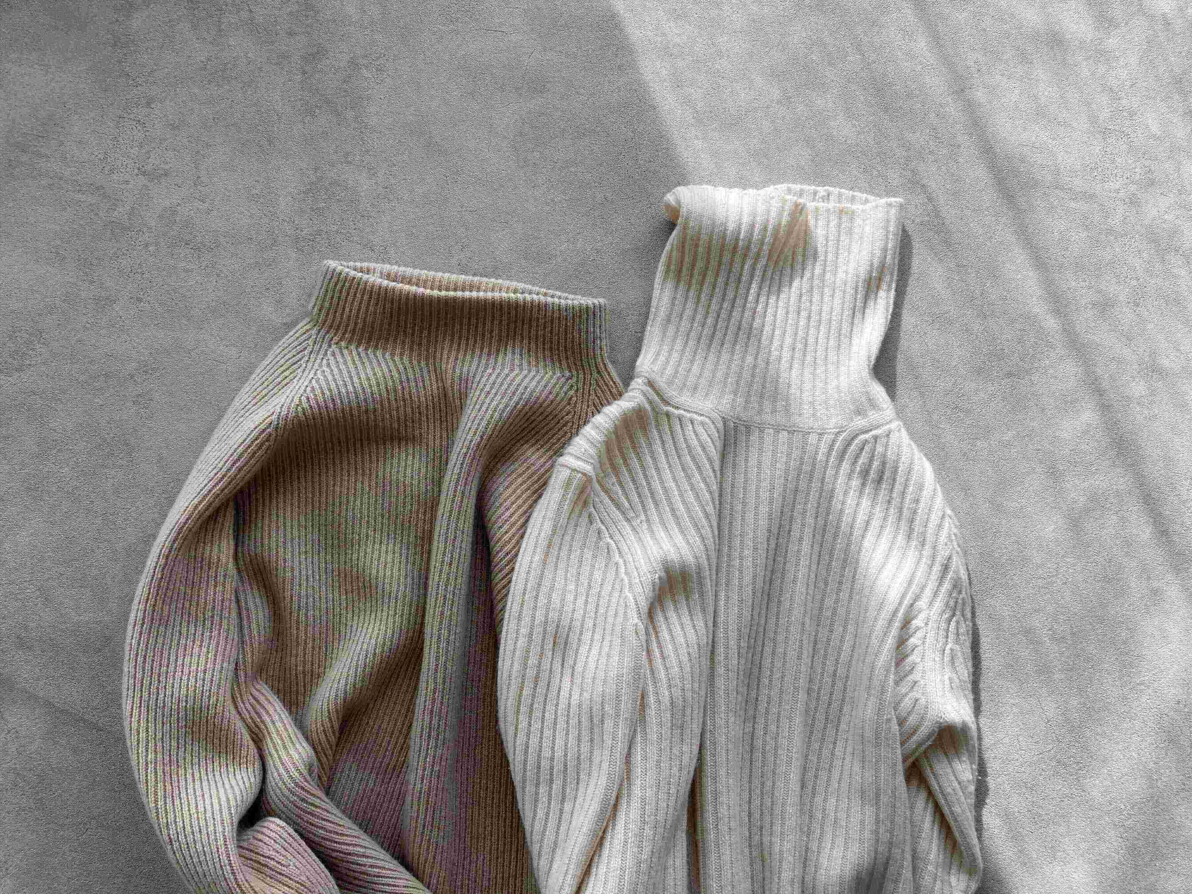 【スウェットパンツVSニットパンツ】リラックスしたい日の究極のご近所着はどちらがいい？