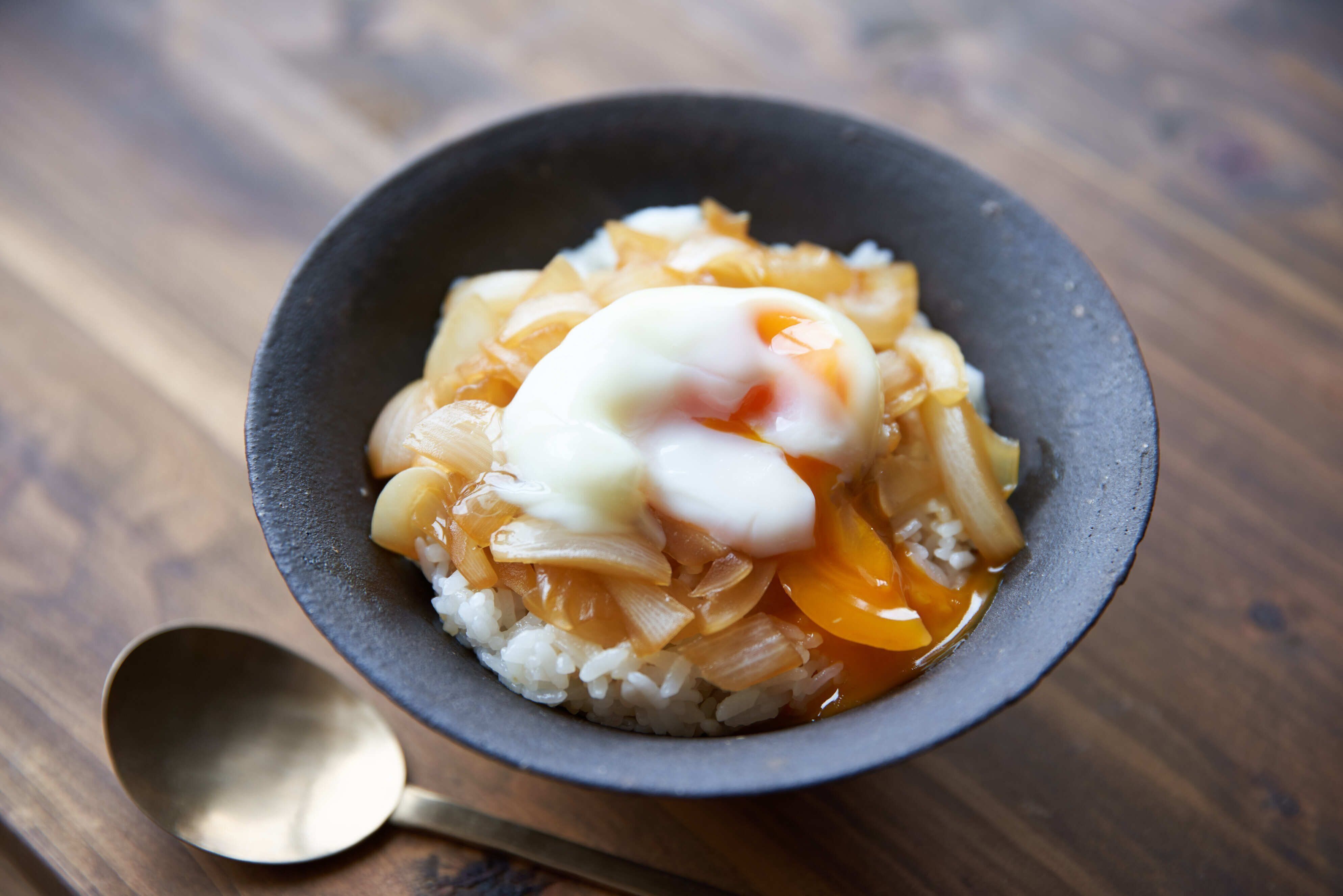 とろとろ新玉ねぎののっけごはん