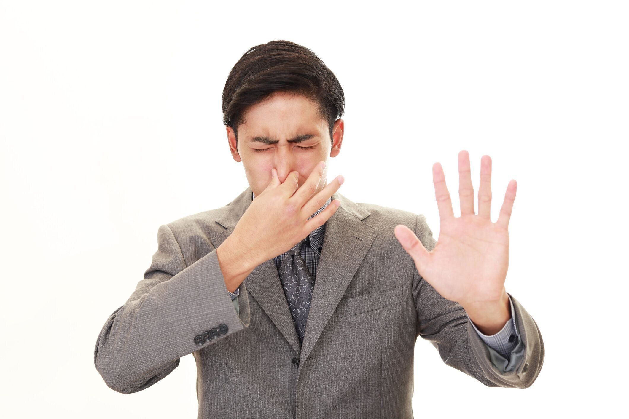 男のピンチ 彼の鼻