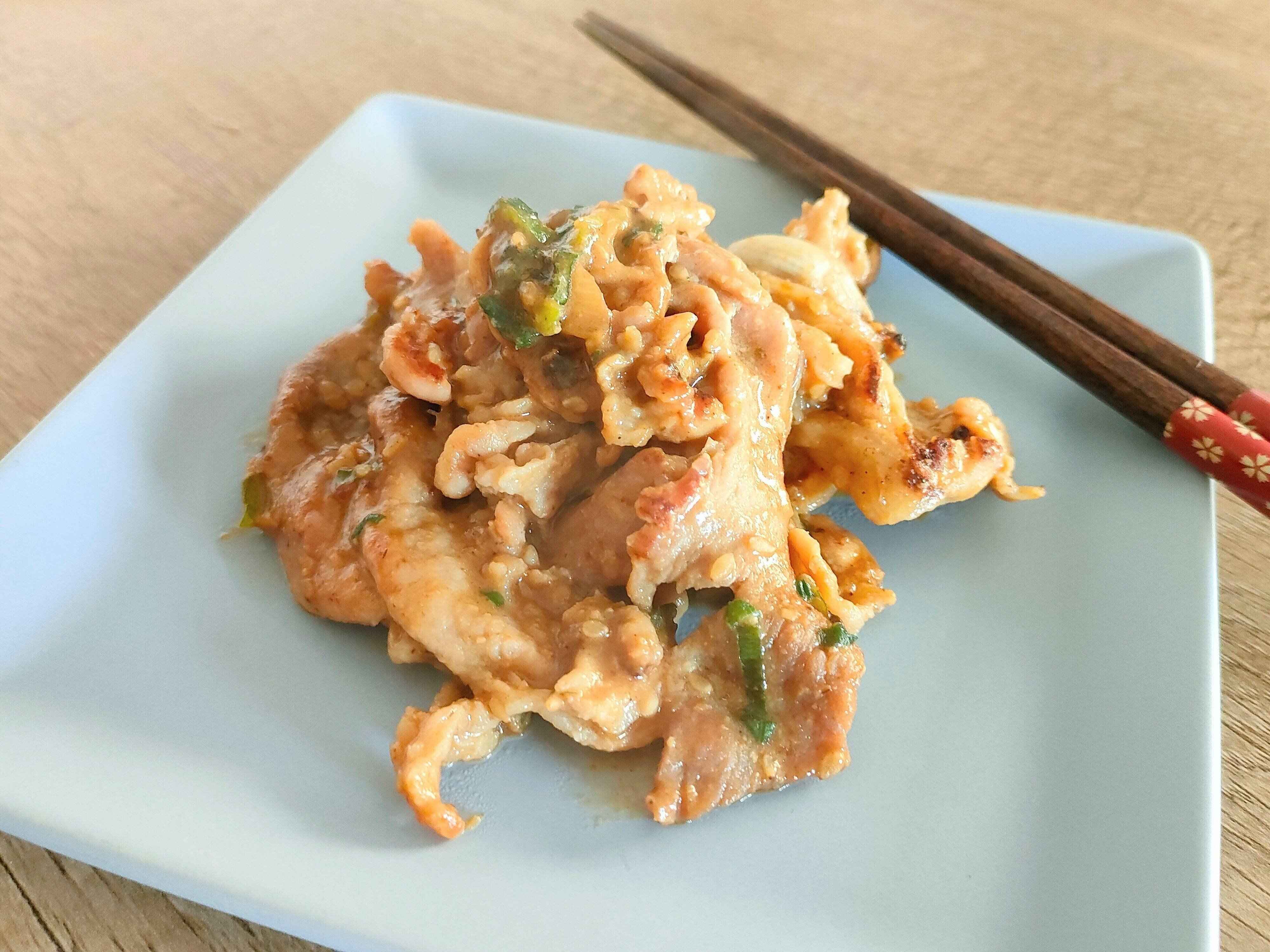 炒めた麦味噌ポーク