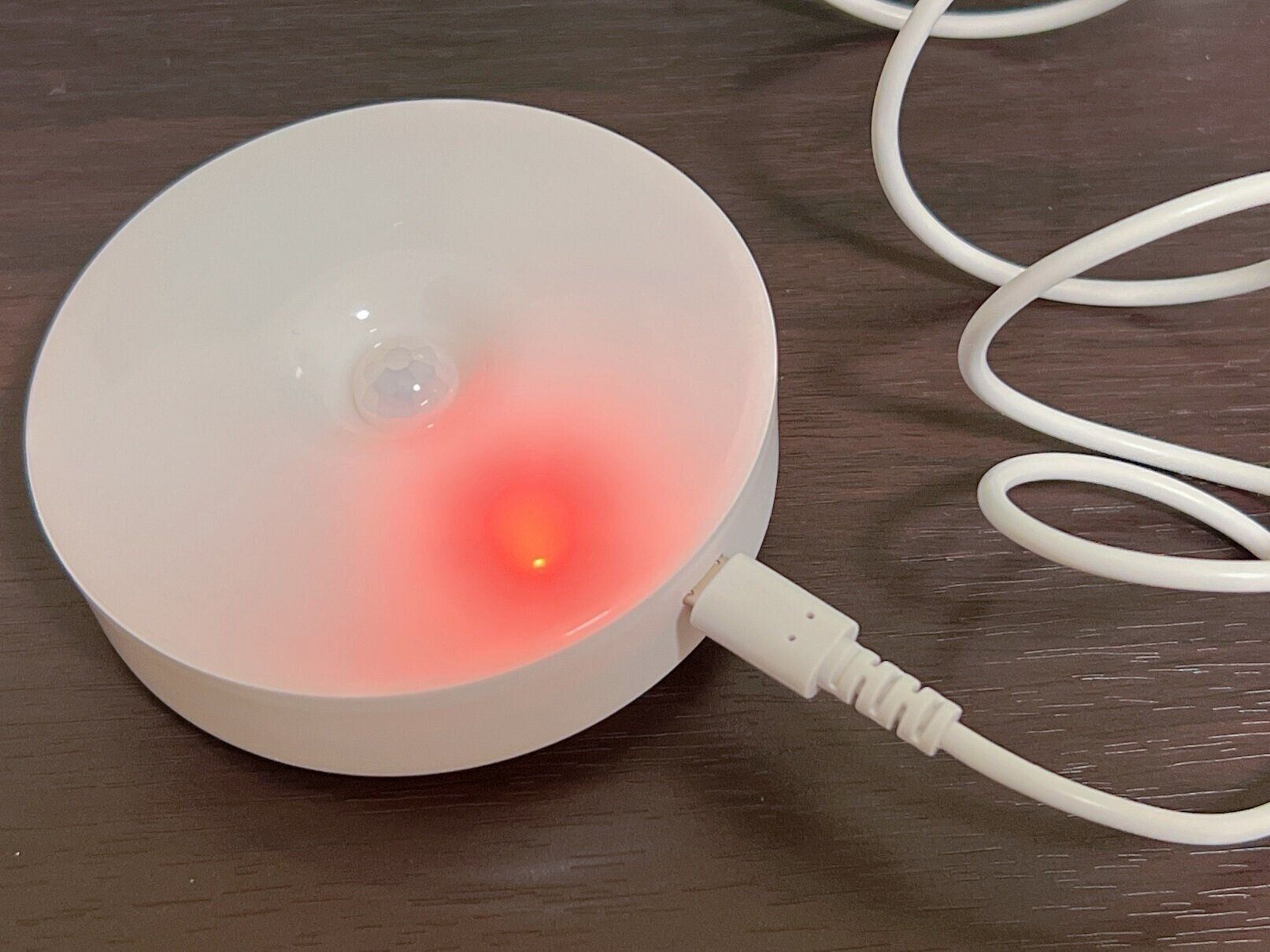 【ダイソー】300円で買えちゃっていいの!?充電式センサーライトが優秀すぎ