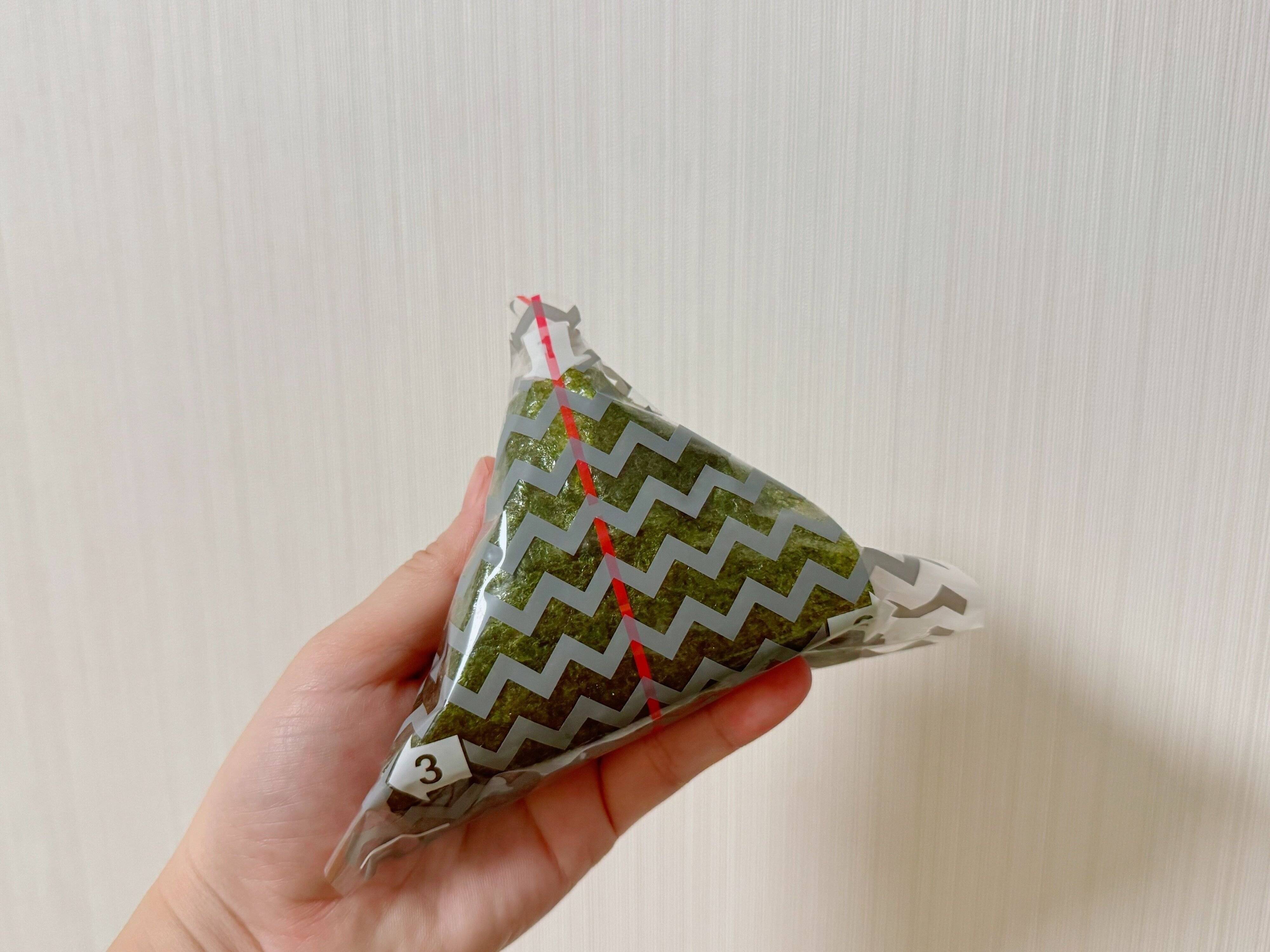 1．コンビニおむすびフィルム シェブロン柄