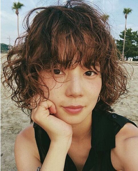 トップからしっかりウェーブ！大人のウルフボブ