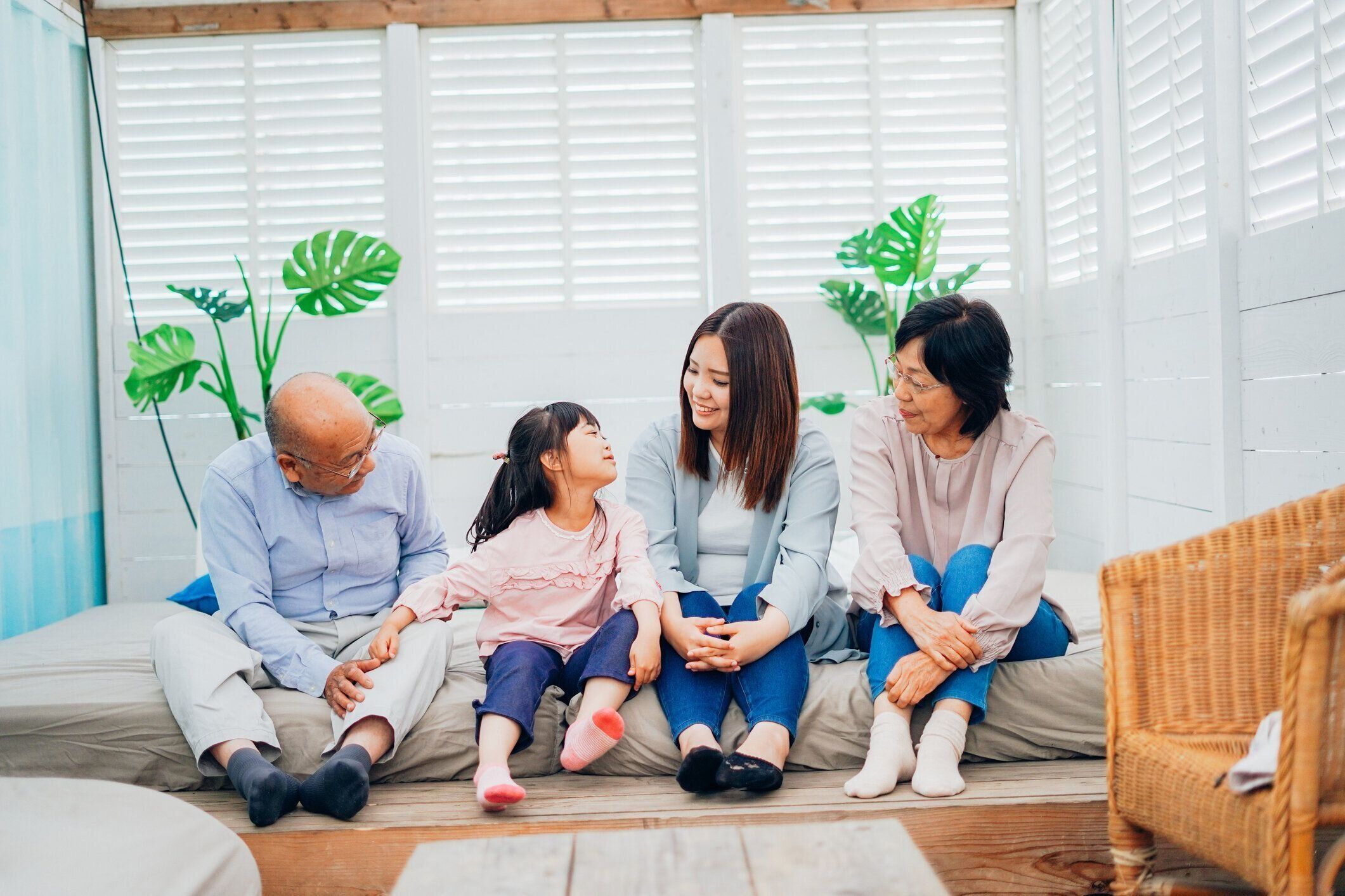 レジャー旅行で幸せな家族
