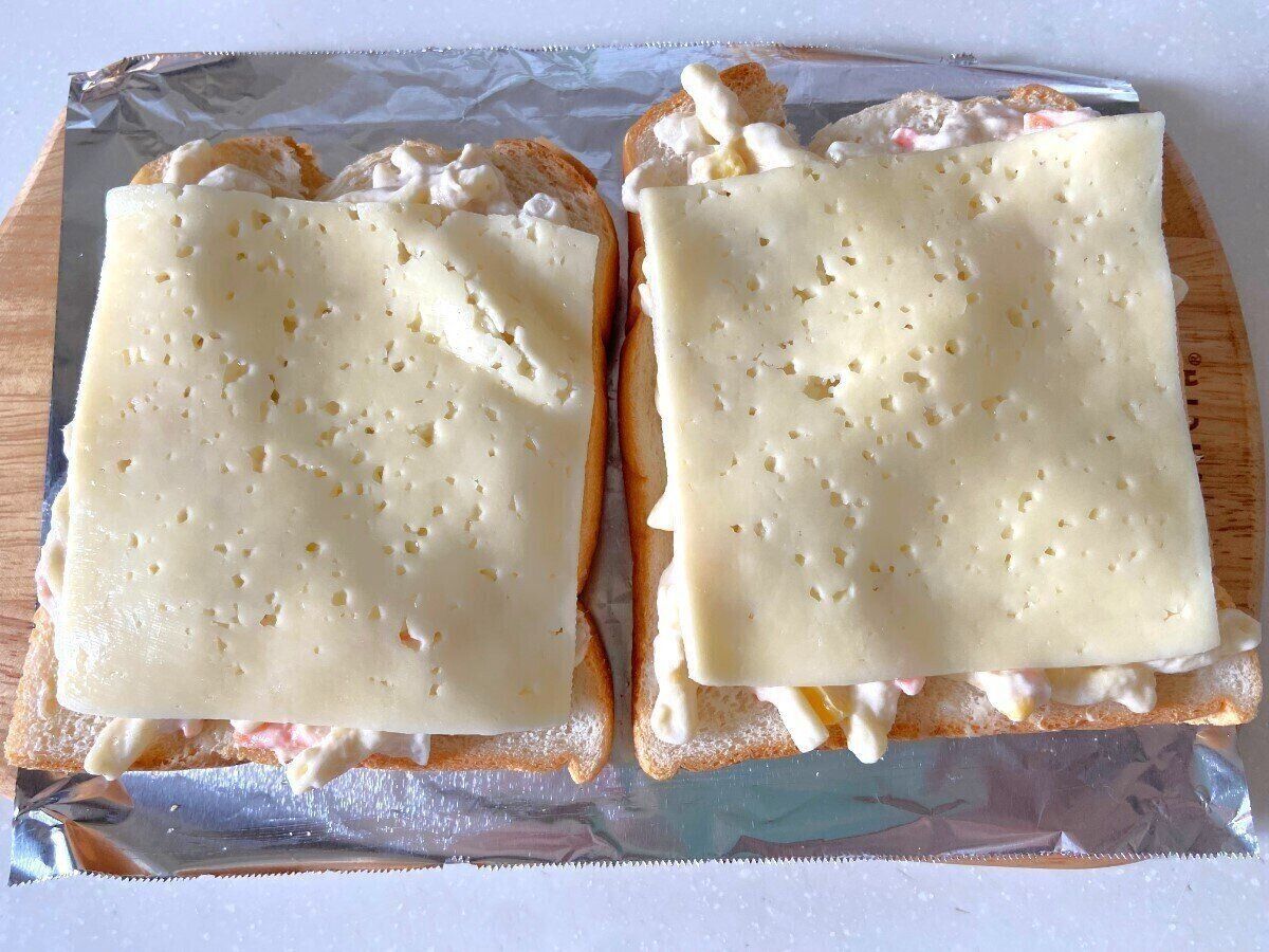 チーズをのせて