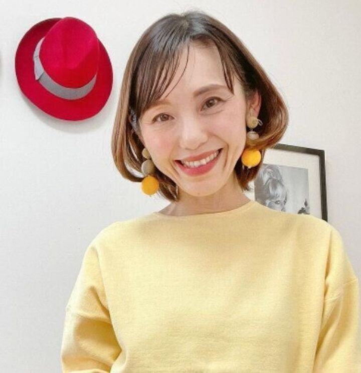 40代丸顔に似合うヘアスタイル。大人の小顔効果抜群!前上がりレイヤーボブ