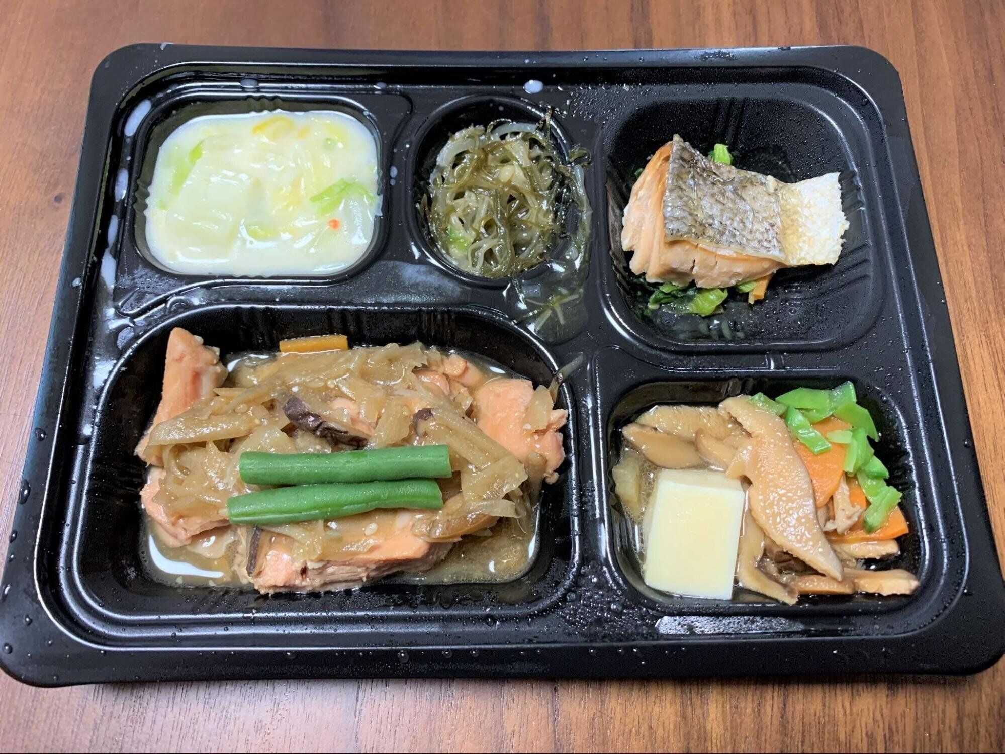 HeMog　ハーモグ　　鶏肉の時雨煮　鮭の塩焼き