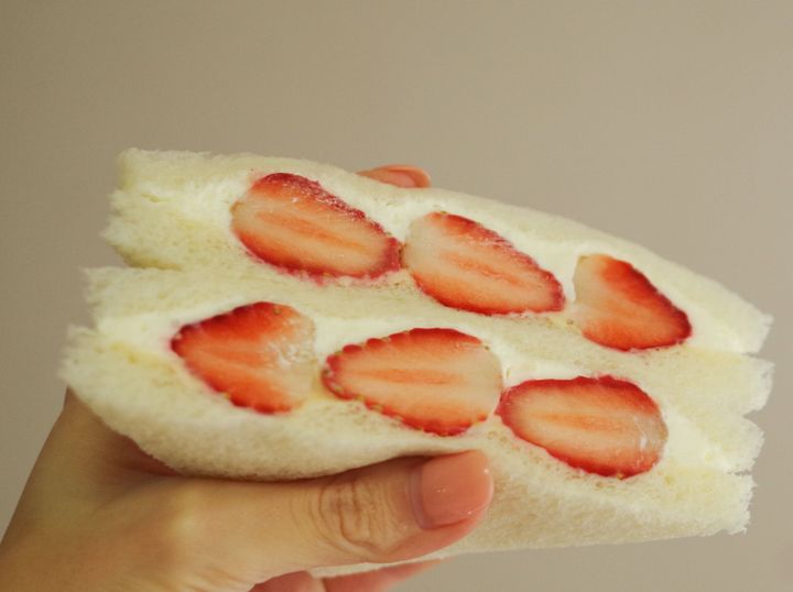 セブン 新作 いちごサンド は 萌え断 カスタード入りで見た目も味も大満足 サンキュ セブン 新作 いちごサンド は 萌え断 カスタード入りで見た目も味も大満足 サンキュ