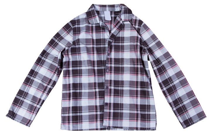 女性のチェック柄のパジャマシャツが孤立 - パジャマがクローズアップ