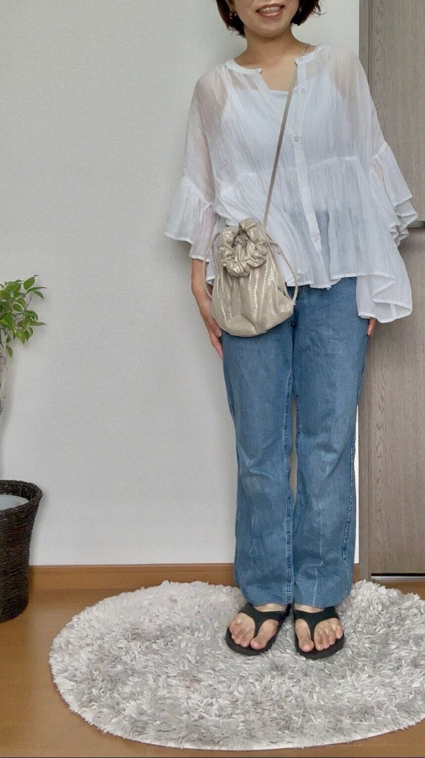 シアーブラウスとデニムコーデ