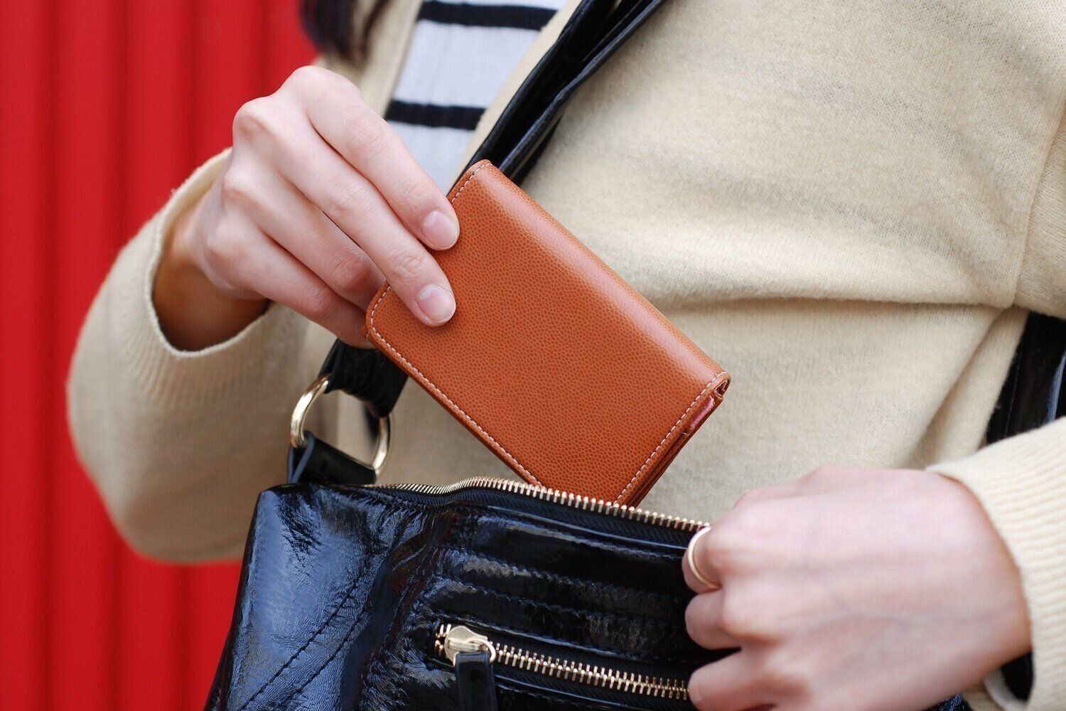 お金持ちはみんな買っていた！秋の「実り財布」の特徴は？何色がいい？ 【Dr.コパの風水解説】