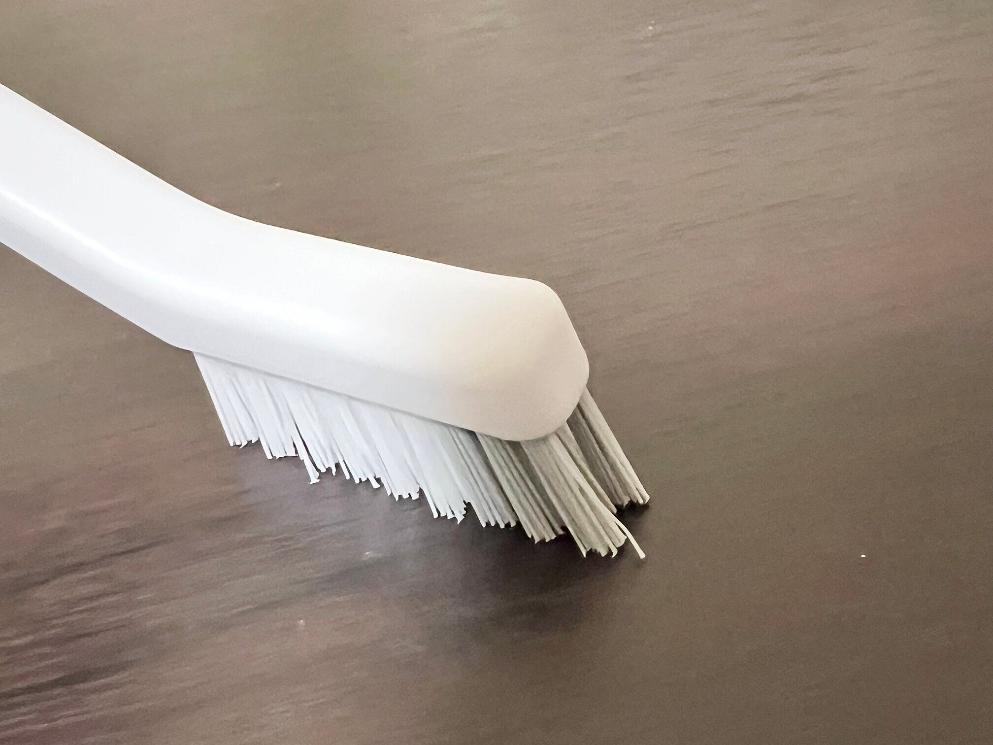 ダイソーの「磁石で引っ付くお風呂のお掃除ブラシ」が便利！