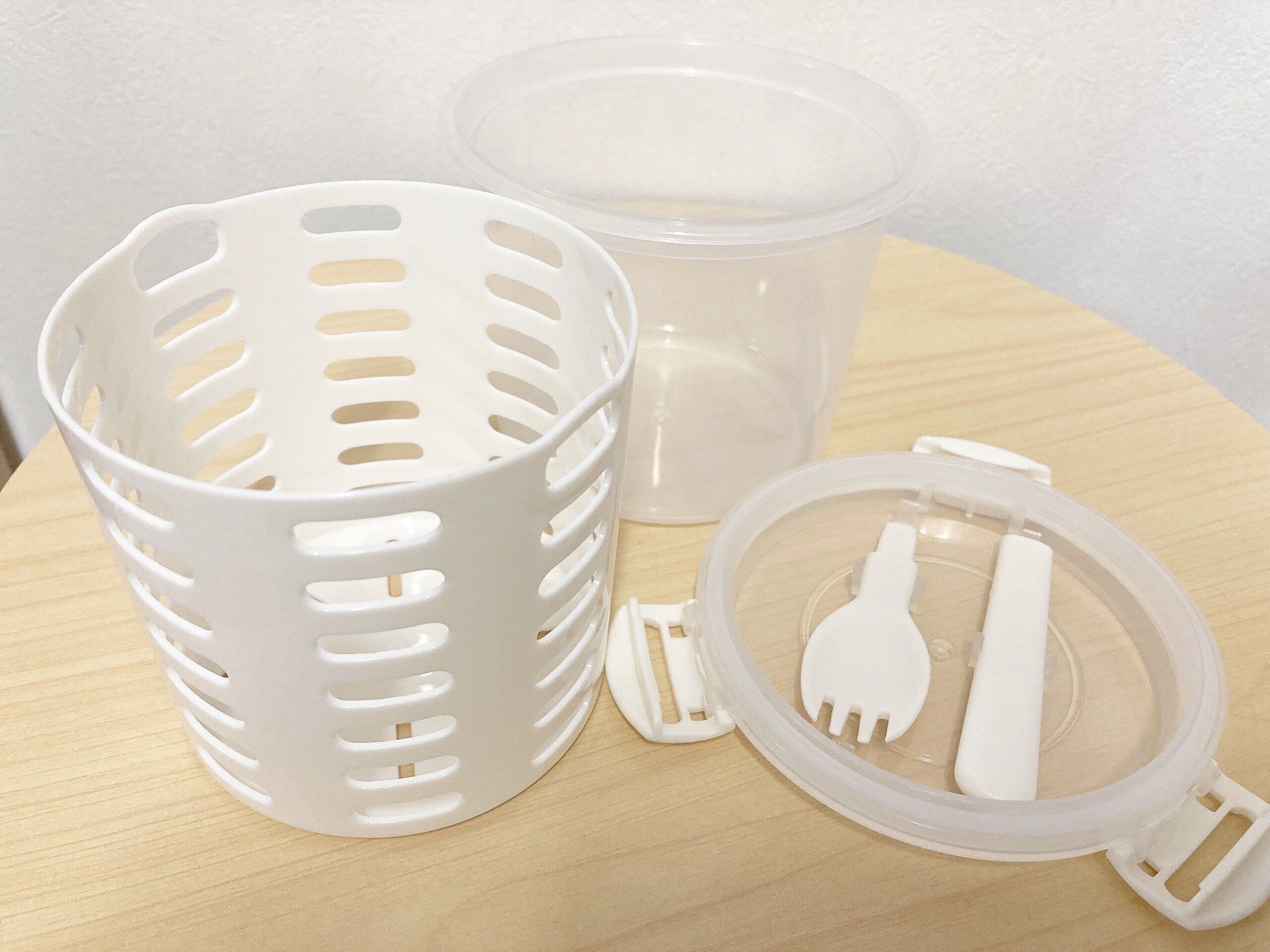 3COINSザル付きサラダボックス