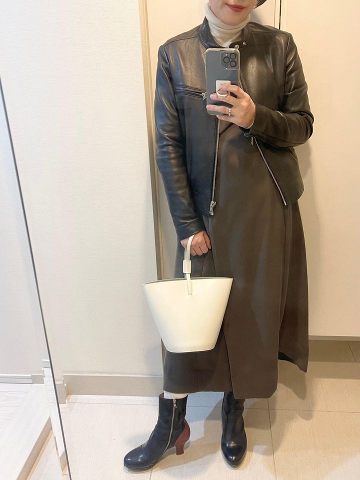 白差し色コーデ