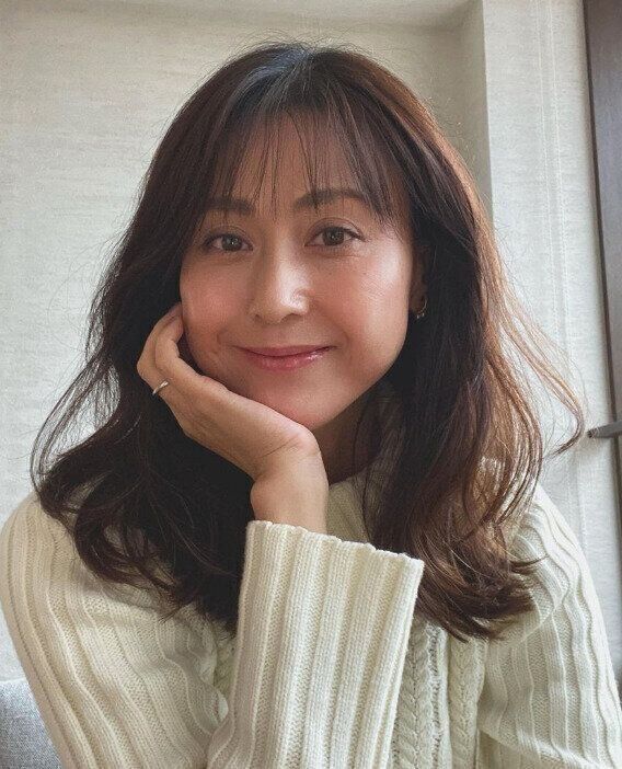 美人映えシルエット！ウェーブセミロング