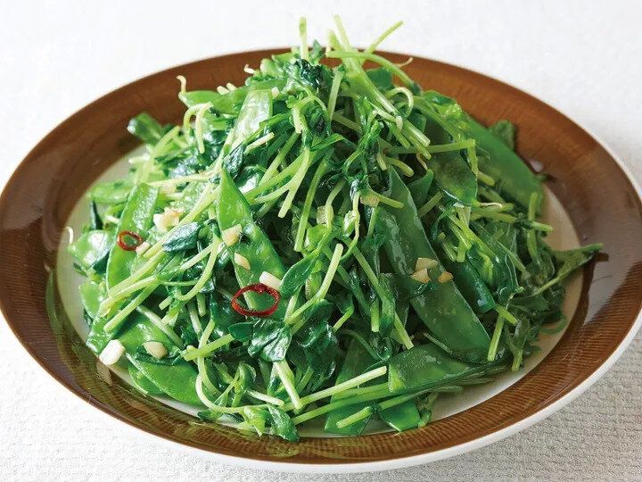 豆苗ときぬさやのペペロンチーノ炒め