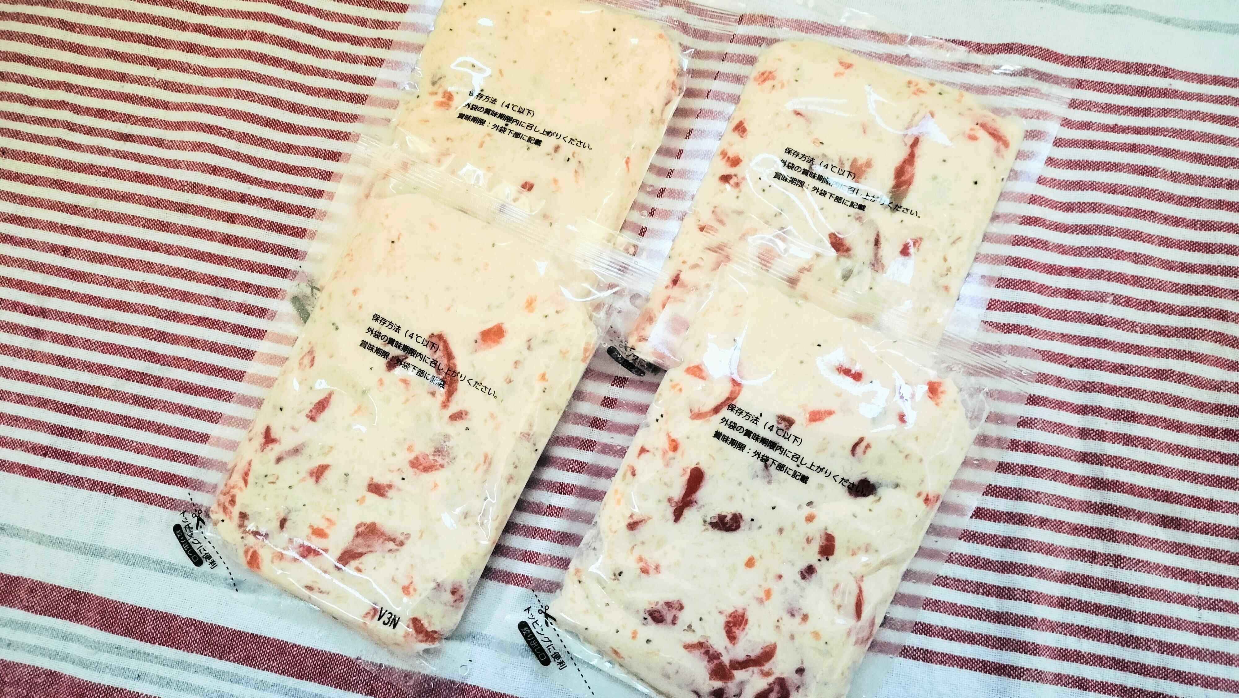 4つ入りのサーモンクリームチーズ