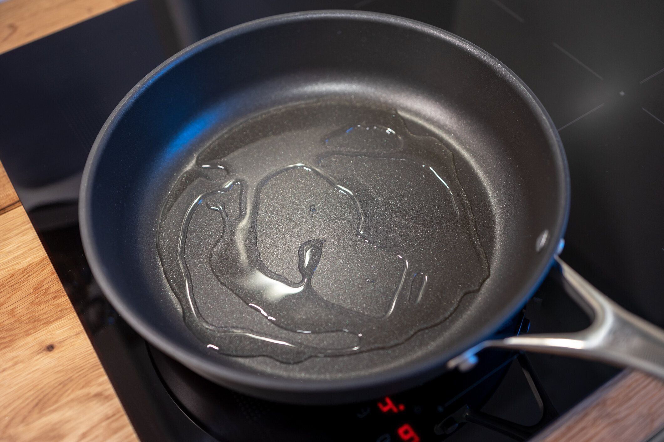 フライパンに食用油