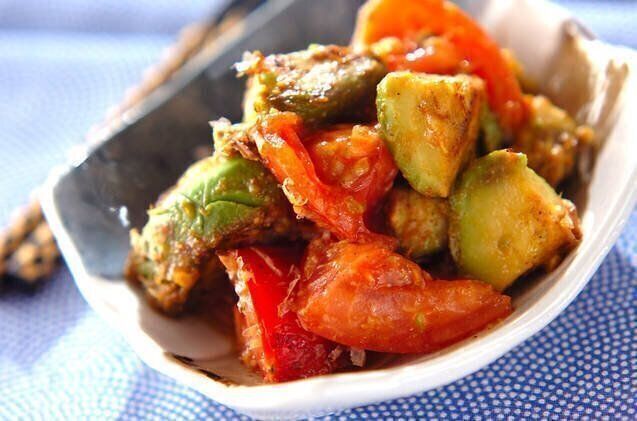 トマトとアボカドのマヨ炒め