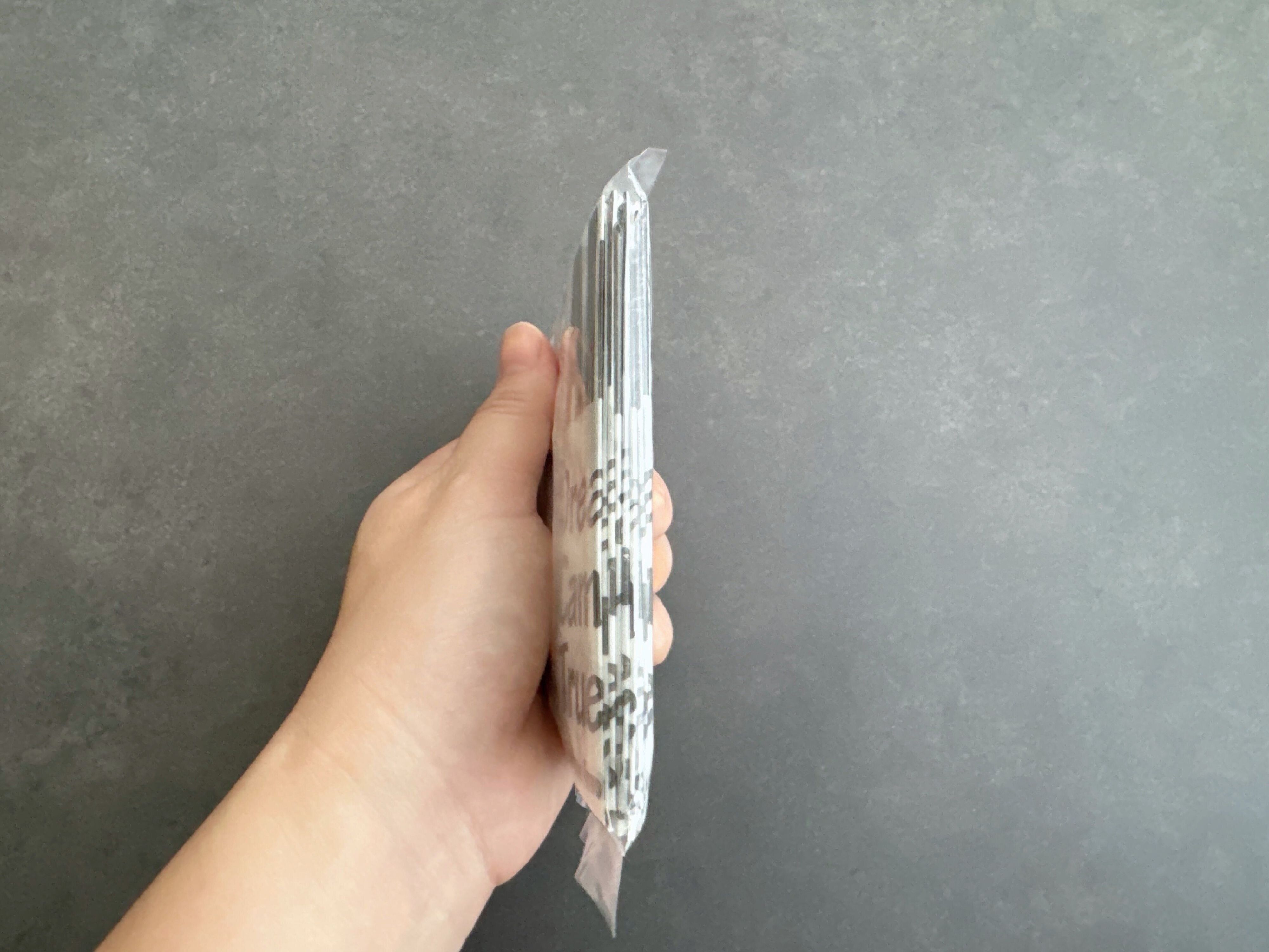 10枚入っているのにスリムさ！