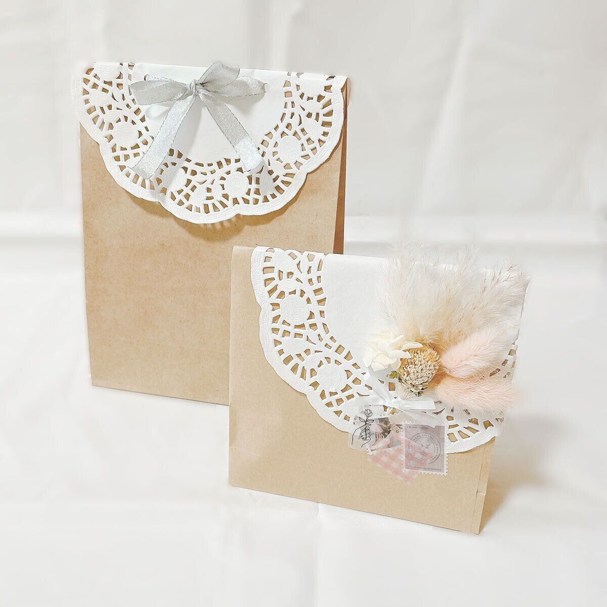 レースペーパーでガーリーな雰囲気に