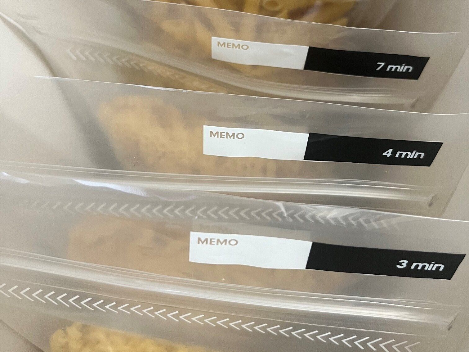 【ダイソー】「立つ」ストックバッグが便利！賢い使い方を整理収納のプロが解説