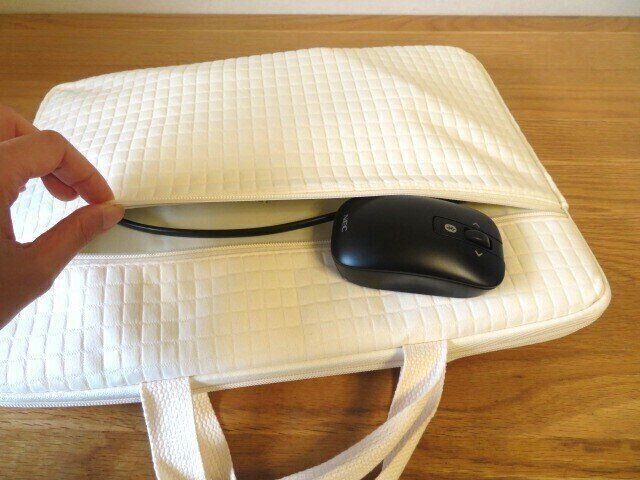 マウスなども収納可能