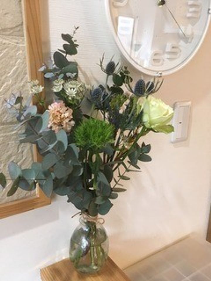 部屋が整っている家の共通点は 花を飾る その理由は サンキュ 部屋が整っている家の共通点は 花を飾る その理由は サンキュ