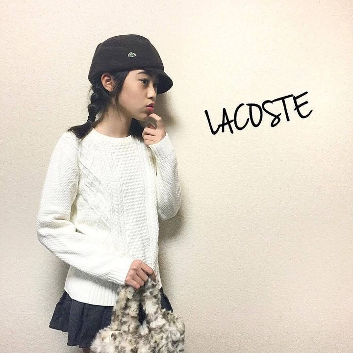 小学生女子も納得のキュートなヘアスタイル。ゆるめな三つ編み+キャスケットでおしゃれ上級者