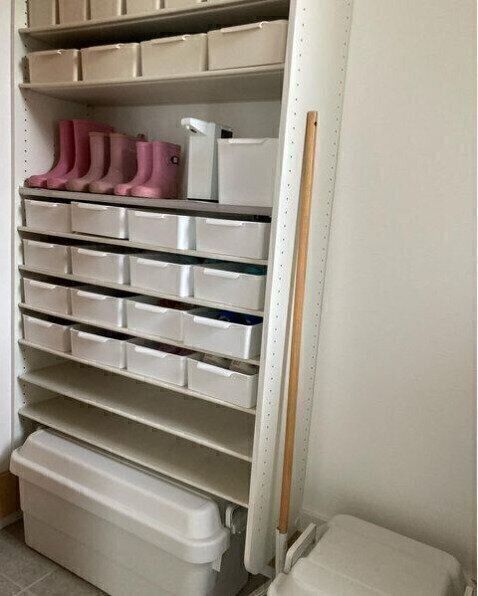 【セリア】玄関収納にはセリアのラッセバスケットが大活躍