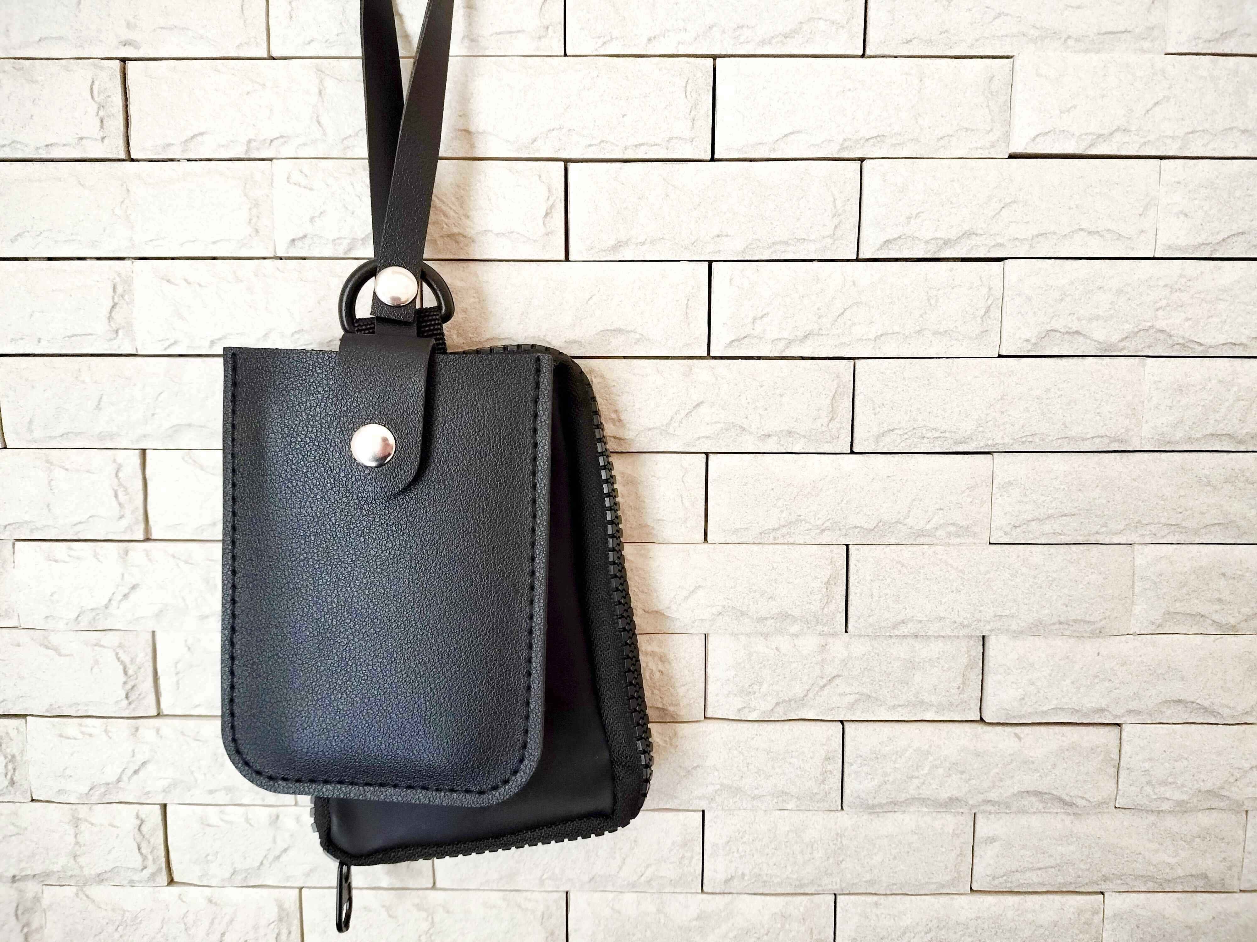 ダイソー『スマートキーケース』と『スライドカードホルダー』の商品画像