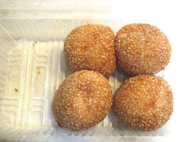 凍ったごま団子